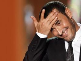 بالفيديو: كاظم الساهر يمشي على يديه!