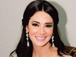 بالصورة : ديانا حداد في العمرة تثير الجدل