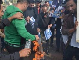 عراقيون يحرقون علم إسرائيل  2.jpg