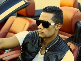 محمد رمضان يقود سيارته البي ام دبليو المكشوفة_0.jpg