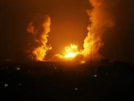 صورة: قصف إسرائيلي بصاروخين على الأقل داخل ميناء غزة