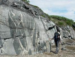 العلماء يعثرون على أقدم صخور القشرة الأرضية الأصلية عمرها 4.3 مليار عام