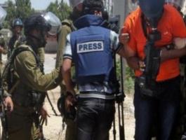 قوات الاحتلال تحتجز صحفيين