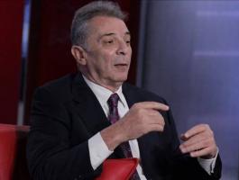 بالصورة : حفيد محمود حميدة يقلده في الكواليس.. شاهدوا ماذا فعل؟
