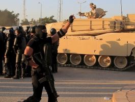 الجيش المصري يخلي 
