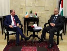 رئيس الوزراء يستقبل وزير الدولة الايرلندي لشؤون الدفاع.jpg
