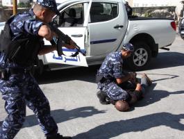 الشرطة تقبض على تاجر مخدرات في نابلس.jpg