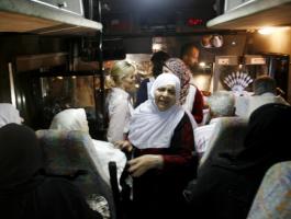 أهالي الأسرى يتوجهون لزيارة ذويهم في سجن 