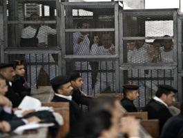 محكمة مصرية تقضي بإعدام 20 متهماً بقتل رجال شرطة