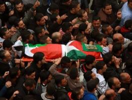 جماهير غفيرة تشيع جثمان الشهيد الفتى نخلة.jpg