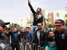 قتيل وإحراق مقرّ أمني في احتجاجات تطاوين بتونس.jpg