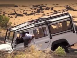 بالفيديو: صادم.. كيف يتم ابتلاع سيارة رامز تحت الأرض؟!