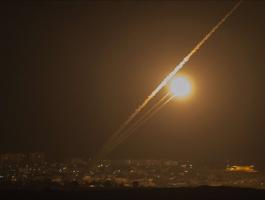 إطلاق رشقة من الصورايخ من غزة باتحاة الأراضي المحتلة