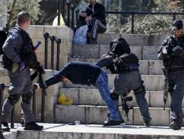 الاحتلال يعتقل شاباً بذريعة العثور على 