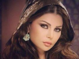 هيفا وهبي ومايا دياب تتنافسان على الجزمة.. فمن الأجمل بينهم؟