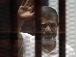 مرسي يطلب لقاء أهله ويشكو من أشياء تمس حياته.jpg