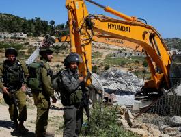 الاحتلال يسلم إخطارات هدم منازل في الضفة الغربية