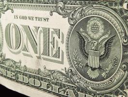 الدولار يسجل أكبر هبوط فصلي في 7 سنوات