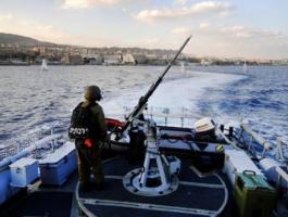 زوارق الاحتلال تطلق النار صوب مراكب الصيادين