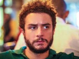 أحمد الفيشاوي يثير الجدل من جديد بسبب ابنته.. وردّ فعله غريب!