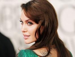 ابتسامة أنجلينا جولي وأطفالها تَسحر الجماهير في مهرجان تورنتو السينمائي