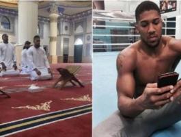 بطل العالم بالملاكمة يتلقى وابلا من الانتقادات بسبب صورته داخل مسجد بدبي