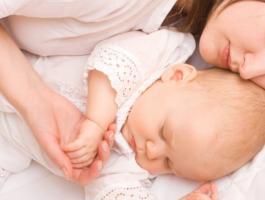 bigstock-baby-sleeping-with-mother-3018336-980x490