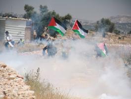 إصابات بالاختناق خلال مواجهات مع الاحتلال بالقرب من حاجز بيت إيل