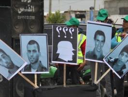 صحيفة عبرية تكشف تفاصيل جديدة بشأن صفقة تبادل الأسرى بين حركة حماس و