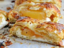 Easy-Apple-and-Cream-Cheese-Pastry-6-980x498