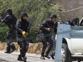 استشهاد أحد عناصر أجهزة الأمن خلال اشتباكات مع مسلحين بمخيم بلاطة في نابلس