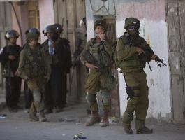 الاحتلال يُصوّر منزل الشهيد 