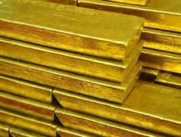الذهب يهبط من أعلى مستوى في 3 أشهر مع ارتفاع الدولار