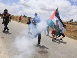 إصابة طفل بالرأس والعشرات باختناق خلال قمع الاحتلال لمسيرة نعلين