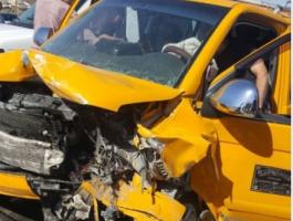 بالصور: 10 إصابات في حادث تصادم بين مركبتين على مثلث الشهداء بجنين
