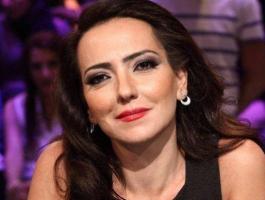 أمل عرفة بصورة معبرة مع ابنتها!
