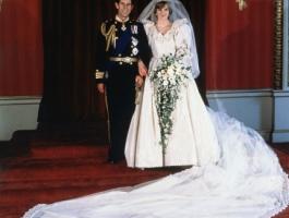 04-Prince-of-Wales-and-Diana-Wedding-Picture-431x500