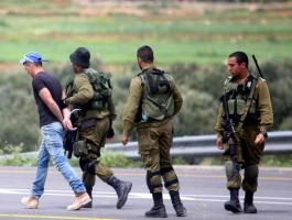 قوات الاحتلال تعتقل أسيراً محرراً بعد استدعائه لمقابلة مخابراتها