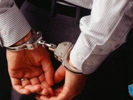 الشرطة تلقي القبض على شخص بتهمة ابتزاز مواطنة