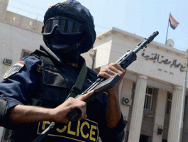 سجن 4 رجال شرطة مصريين بتهمة تعذيب مواطن حتى الموت