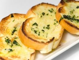Garlic-bread-and-cheese