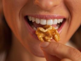 eating-nuts-shutterstock_165132479-copy-980x498