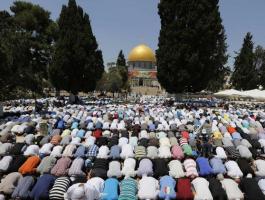 40 ألفا يؤدون الجمعة في رحاب الأقصى