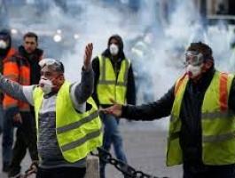 فرنسا ترفض حظر استخدام الغاز المسيل للدموع في التظاهرات