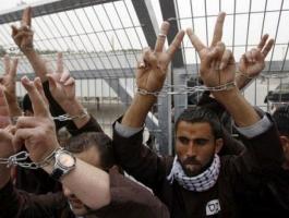 4 أسرى يدخلون أعواماً جديدة في سجون الاحتلال