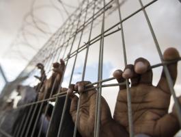 4 أسرى يدخلون أعواماً جديدة داخل سجون الاحتلال