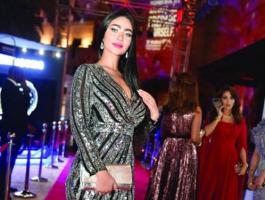 ماذا تفعل ملكة جمال القارات في سوريا؟