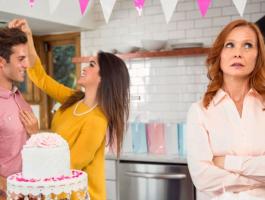 للحفاظ على عش الزوجية.. 10 نصائح لتجنب غيرة حماتك