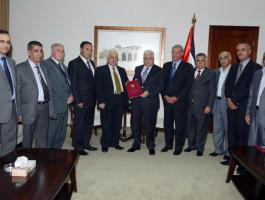 الرئيس يتسلم التقرير السنوي لمؤسسة إدارة وتنمية أموال اليتامى