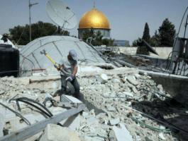 الاحتلال يُجبر مقدسي على هدم منزله بيديه